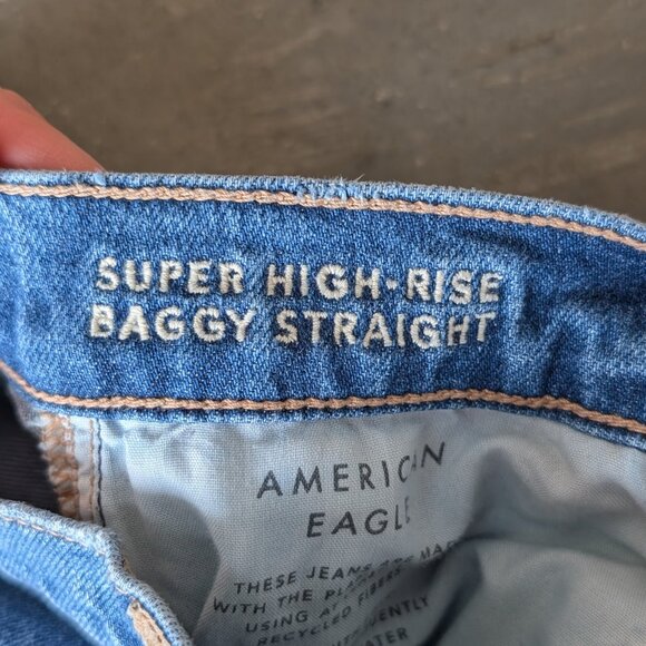 American Eagle Strigid Super High Rise Baggy Straight Jeans size 2 - Picture 6 of 8